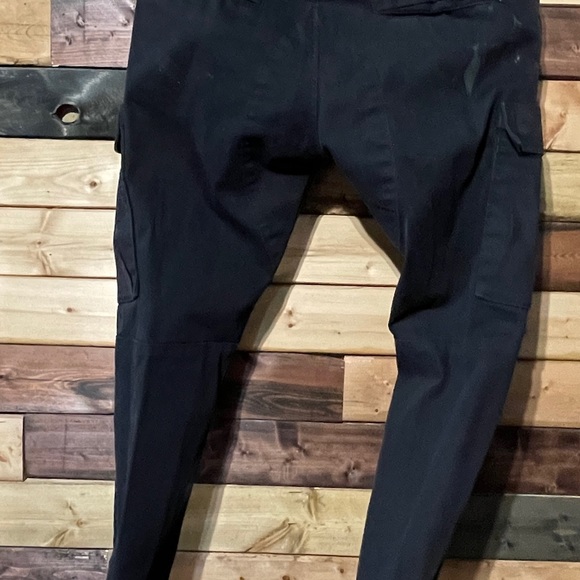 Men’s Levi’s commuter pants. - Picture 2 of 4